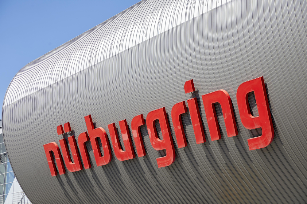 YANGWANG U9 Xtreme Breaks 7 Minutes at Nürburgring